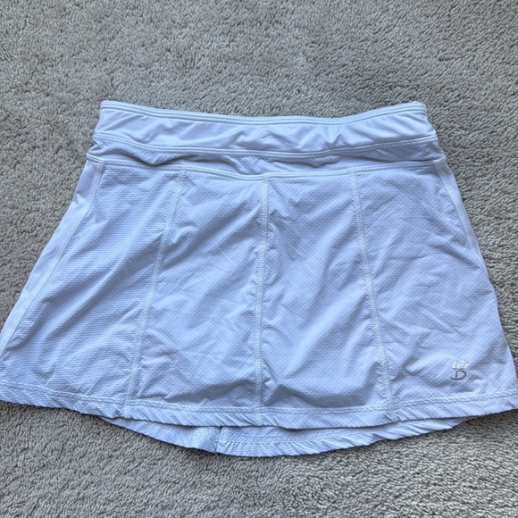 Sofia Bella White Mini Skirt with Built-In Shorts | Size Small - Picture 1 of 9